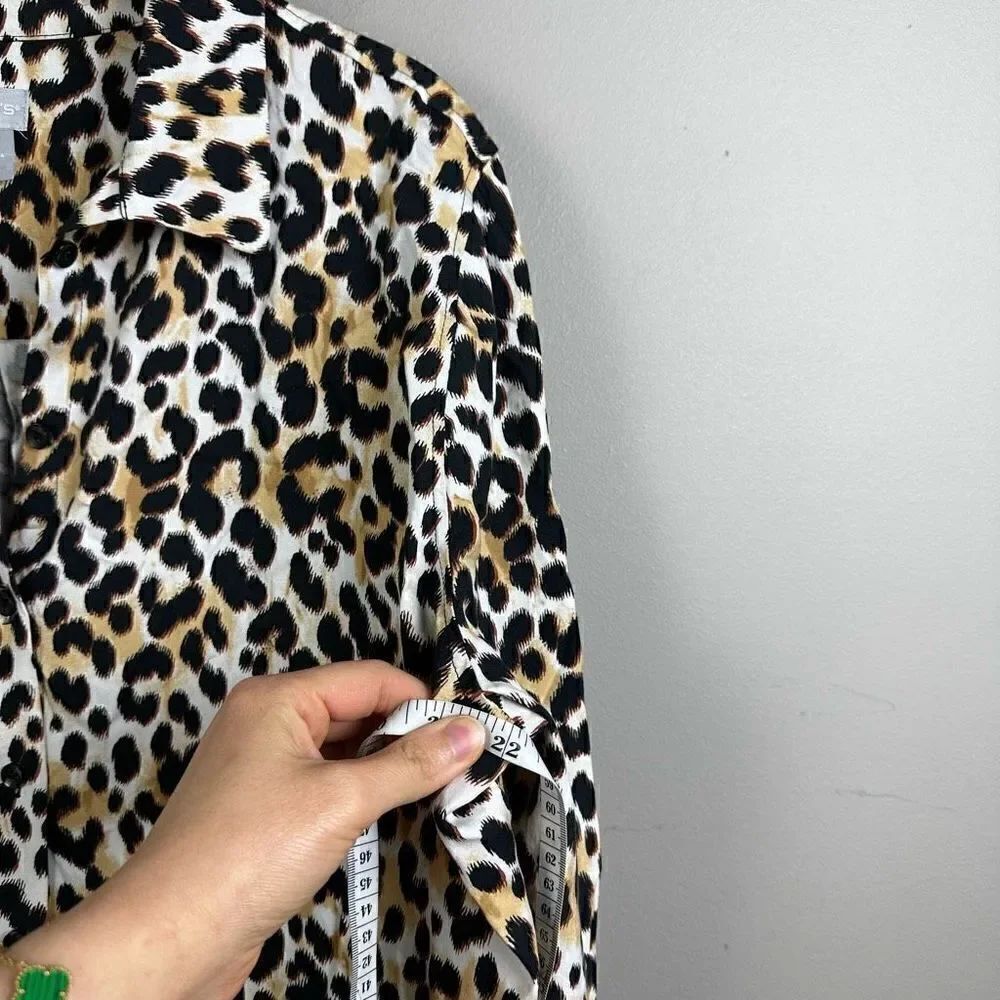 Chico’s animal printed casual button down shirt size 2 - Picture 7 of 9